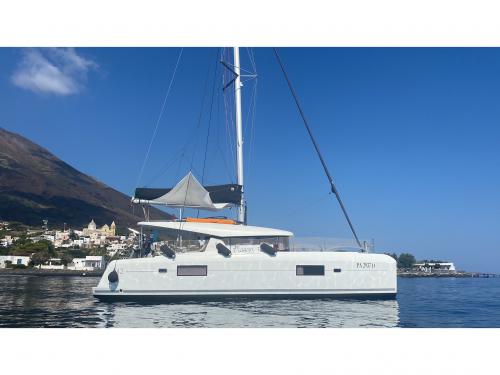Cat Lagoon 42 for charter in Palermo