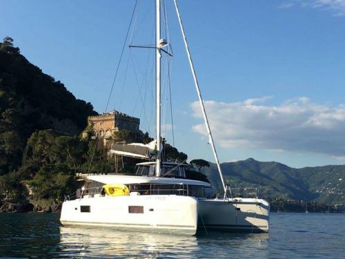Kat Lagoon 42 Yachtcharter in Capo d Orlando Marina