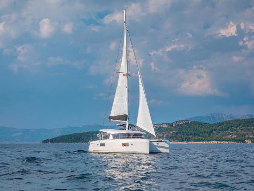 Catamaran Lagoon 42 for charter in Split