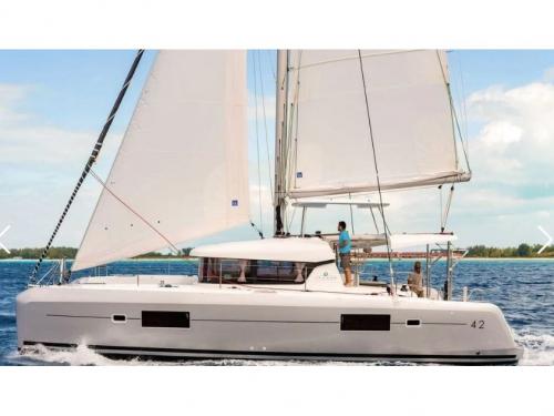 Kat Lagoon 42 Yachtcharter in Tourlos Marina