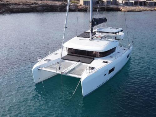 Katamaran Lagoon 42 Yachtcharter in Sant Antoni de Portmany Katamaran Lagoon 42 Yachtcharter in Sant Antoni de Portmany