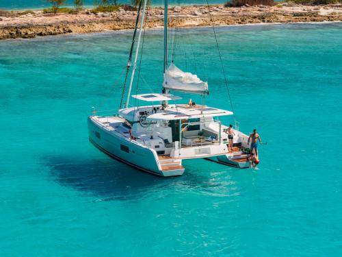 Cat Lagoon 42 for rent in Lefkas Marina