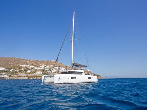 Kat Lagoon 42 chartern in Tourlos