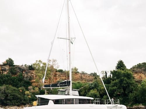 Katamaran Lagoon 42 Yachtcharter in Kalamata