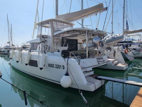 Kat Lagoon 42 chartern in Salerno