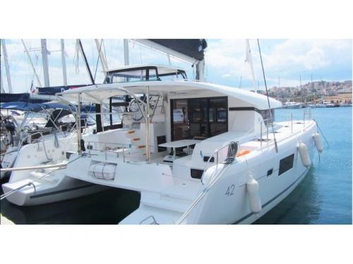 Katamaran Lagoon 42 chartern in Trogir