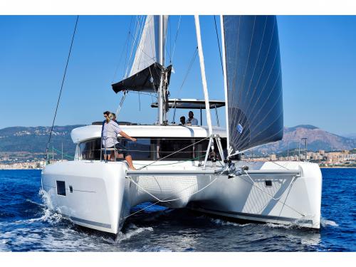 Catamaran Lagoon 42 for rent in Ajaccio