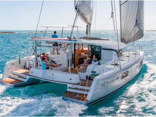 Cat Lagoon 42 available for charter in Papeete