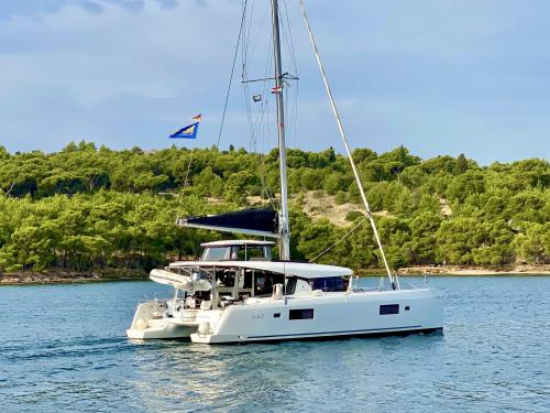 Catamaran Lagoon 42 for hire in Sibenik