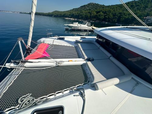 Cat Lagoon 42 for charter in Drage