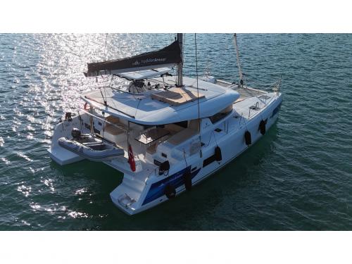 Katamaran Lagoon 42 Yachtcharter in Yes Marina
