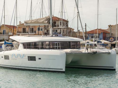 Catamaran Lagoon 42 for rent in Lefkas Marina