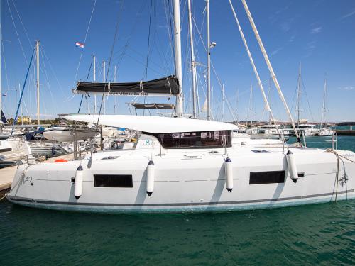 Katamaran Lagoon 42 Yachtcharter in Pomer