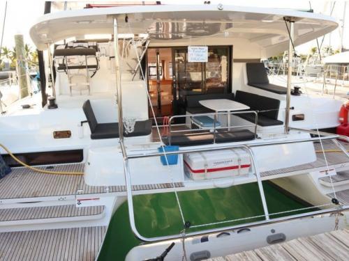 Katamaran Lagoon 42 chartern in Marsh Harbour City