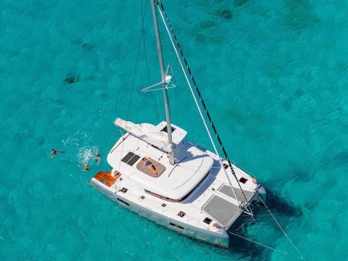 Catamaran Lagoon 42 for charter in Cagliari