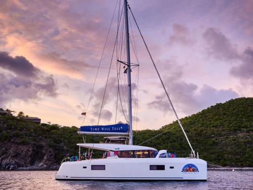 Katamaran Lagoon 42 Yachtcharter in Marina Manuel Reef