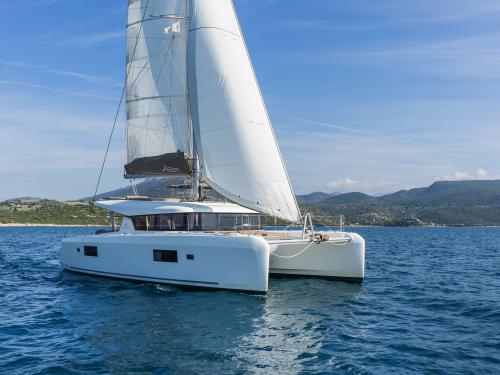 Katamaran Lagoon 42 chartern in Marina Lefkas