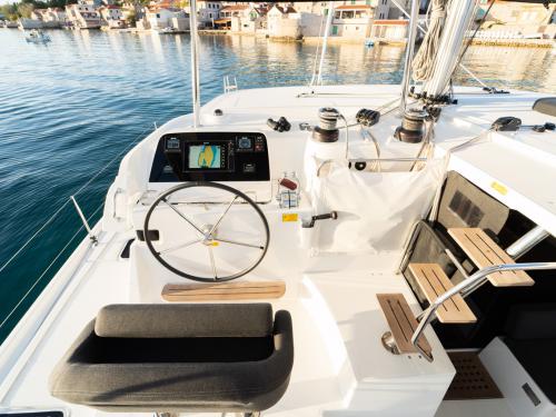 Katamaran Lagoon 42 Yachtcharter in Marina Mandalina