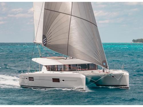 Katamaran Lagoon 42 Yachtcharter in Skiathos