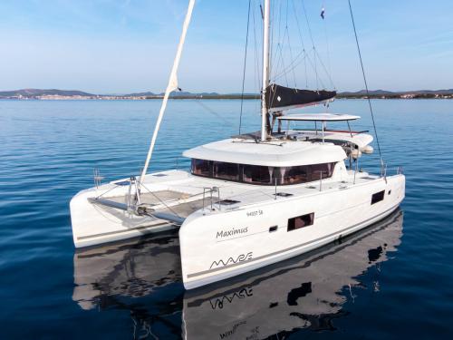 Katamaran Lagoon 42 Yachtcharter in ACI Marina Pomer