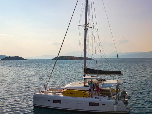 Cat Lagoon 42 for charter in Lavrio