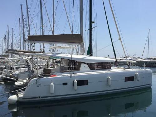 Cat Lagoon 42 for rent in Alimos Marina Kalamaki