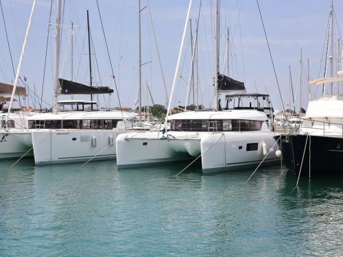 Catamaran Lagoon 42 for charter in Sukosan Bibinje