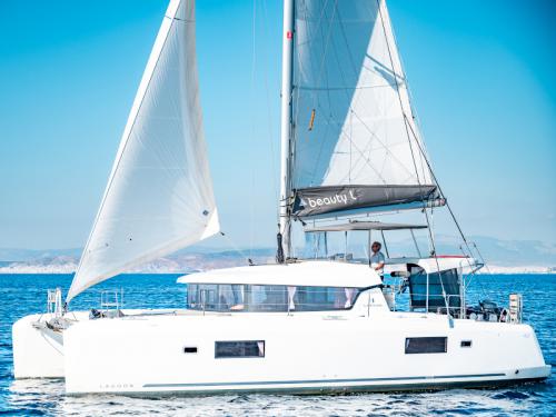 Katamaran Lagoon 42 Yachtcharter in Athen