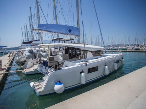 Katamaran Lagoon 42 Yachtcharter in Marina Seget Donji
