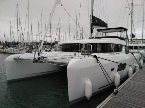 Katamaran Lagoon 42 Yachtcharter in Ribishi