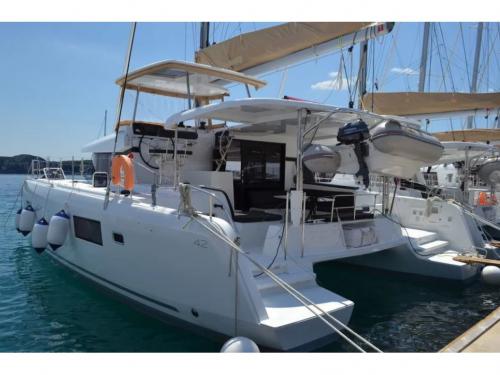 Cat Lagoon 42 for rent in Volos Harbour