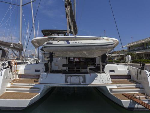 Katamaran Lagoon 42 chartern in Trogir