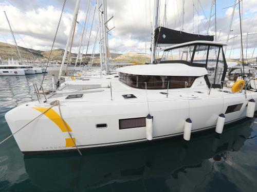 Katamaran Lagoon 42 Yachtcharter in Trogir