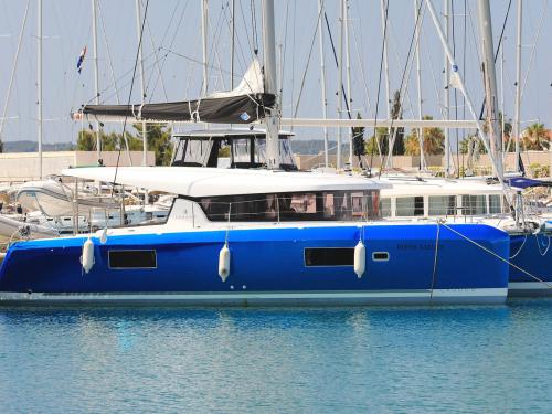 Catamaran Lagoon 42 for rent in Marina Dalmacija