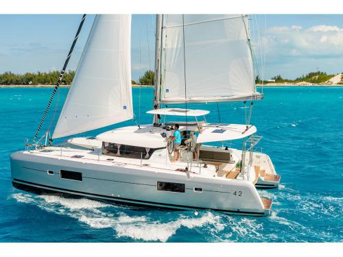 Cat Lagoon 42 for charter in Gouvia