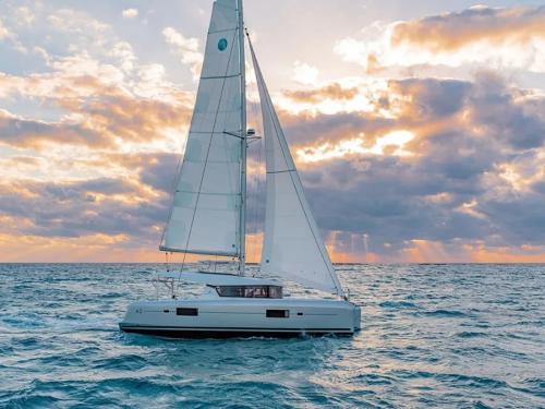 Catamaran Lagoon 42 for hire in Parikia