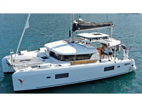 Cat Lagoon 42 available for charter in Vibo Marina