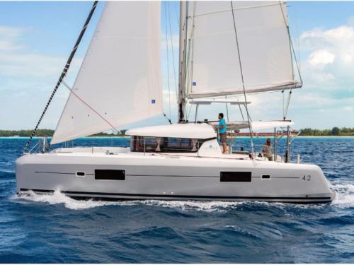 Katamaran Lagoon 42 Yachtcharter in Maya Cove