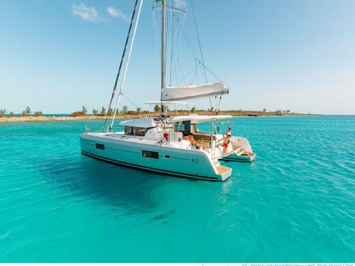 Katamaran Lagoon 42 chartern in Sibenik