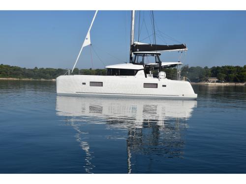 Cat Lagoon 42 for rent in Piombino