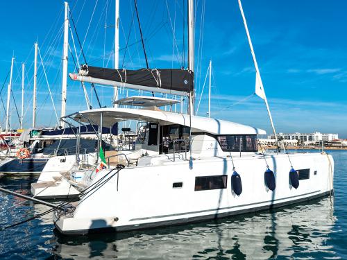 Kat Lagoon 42 Yachtcharter in Cagliari
