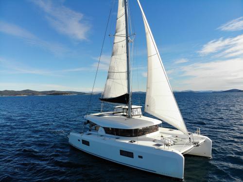 Catamaran Lagoon 42 for rent in Marina Kornati