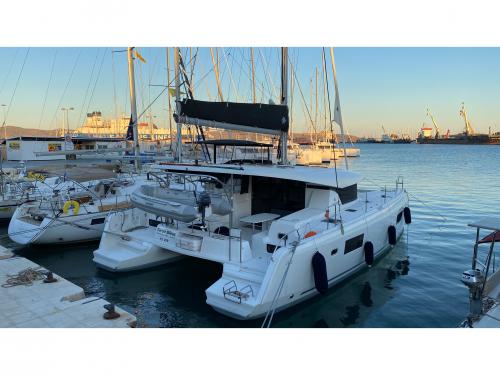 Katamaran Lagoon 42 Yachtcharter in Marina Alimos Kalamaki