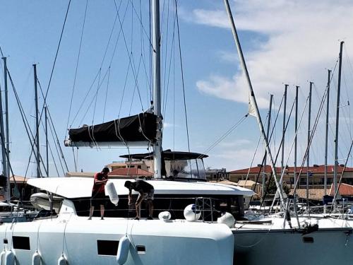 Katamaran Lagoon 42 Yachtcharter in Olympic Marine