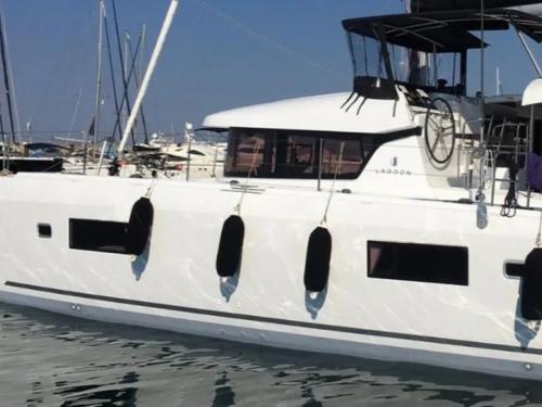 Cat Lagoon 42 for rent in Preveza Marina