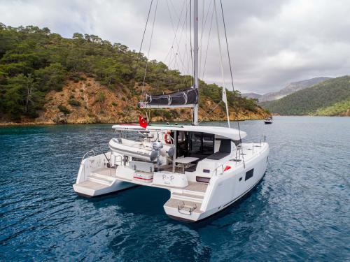 Catamaran Lagoon 42 for rent in Goecek