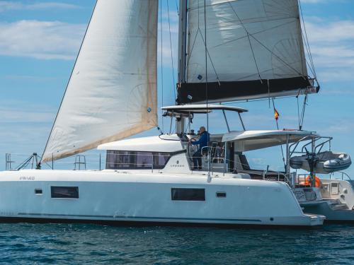 Catamaran Lagoon 42 for hire in Marina Veruda