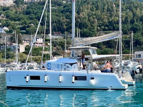 Cat Lagoon 42 for hire in Yaiza Village