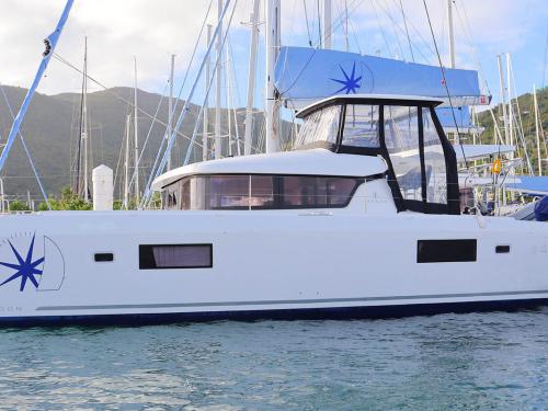 Katamaran Lagoon 42 chartern in Hodges Creek Marina