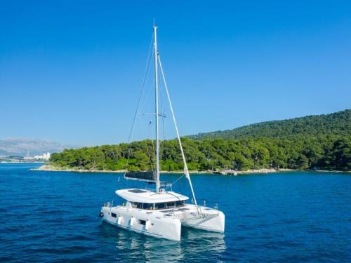 Catamaran Lagoon 42 for hire in Kastela